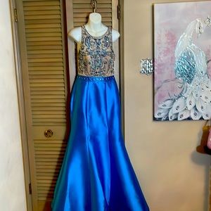 Party gown emerald blue size 7, never worn sequence, mermaid bottom
